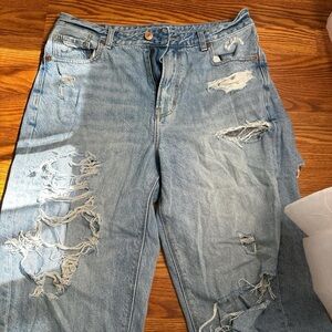 American Eagle light blue size 8 short ripped baggy jeans
